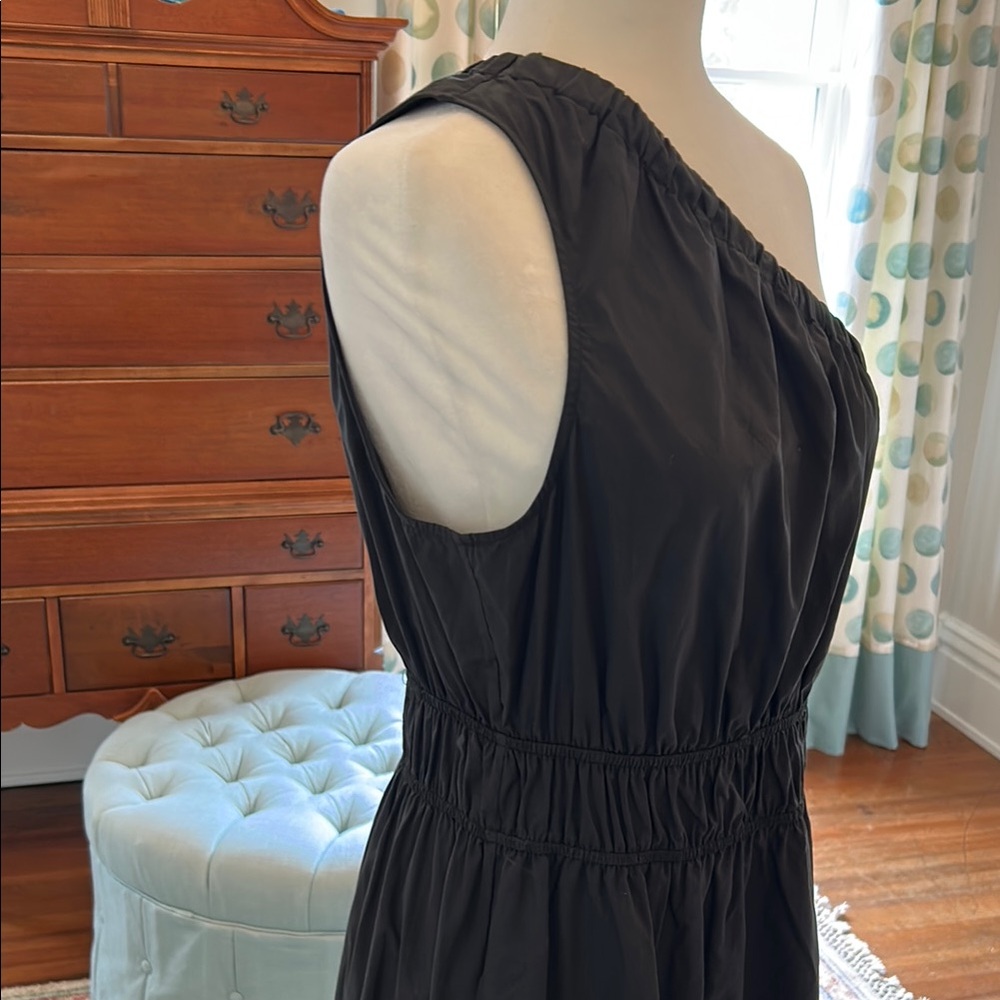 Elegant Black One-Shoulder Dress - Picture 6 of 8
